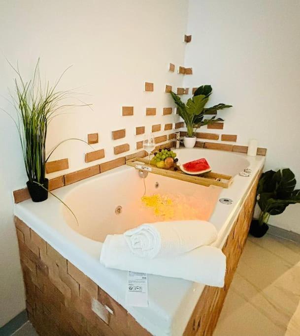 Studio Love Jacuzzi Marseille Eksteriør billede